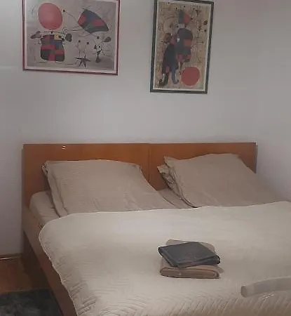 Klementine Bus Station Apartment *