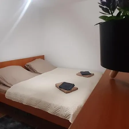 Klementine Bus Station Apartment