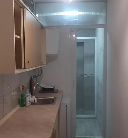 Klementine Bus Station Apartment